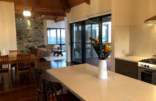 Hindmarsh Valley Villa | Luxurious Villa Rental Perfect for Glamping in South Australia