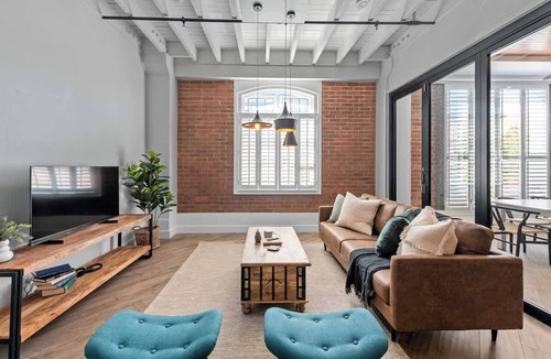Teneriffe Apartment | Luxurious Woolstore Living! ~Teneriffe