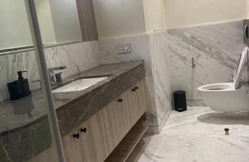 Bengaluru Apartment | Luxury 1-Bed , living and Kitchen in Bengaluru, Kannuru