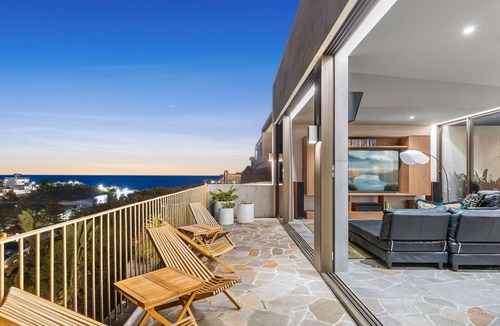 Queenscliff House | Luxury 5 Bed House with Ocean Views near Manly
