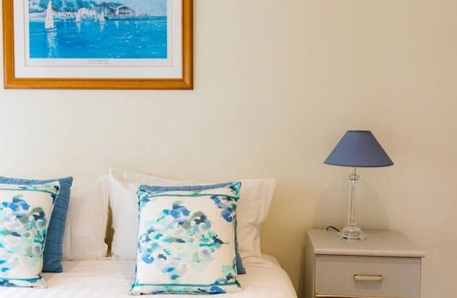 Point Lonsdale Cottage | Luxury Accessible Garden Retreat Near Beaches, Golf & Wineries