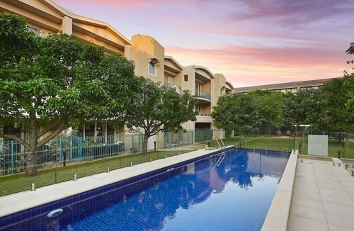 Albert Park Apartment | Luxury Beachfront Apartment | Spectacular Bay Views, Pool, Sauna & Gym