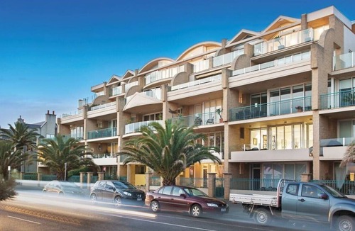 Albert Park Apartment | Luxury Beachfront Apartment | Spectacular Bay Views, Pool, Sauna & Gym