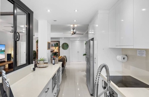 Cairns North Apartment | Luxury Beachfront Apartment with Direct Pool Access