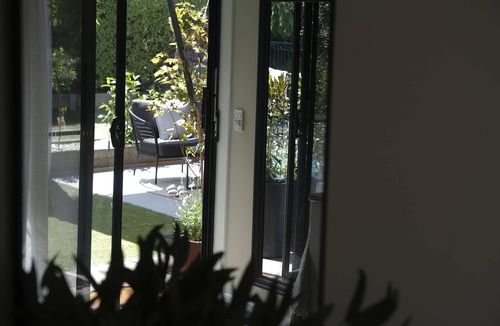 Daylesford Apartment | Luxury Couples Spa Retreat | Heated Mineral Spa | Walk to Lake+Town - No Fees