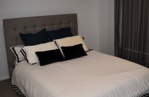 East Bendigo House | Luxury family home with pool. 3 minutes from CBD.