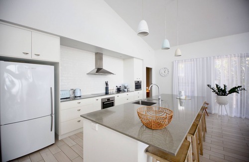 Machans Beach House | Luxury ocean property “ La Flotte” in North Qld