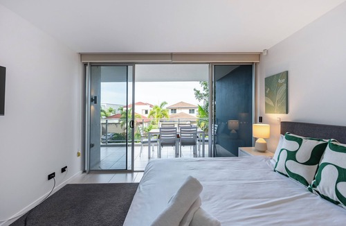 Gold Coast Apartment | Luxury Spacious 3 Bedroom Apartment near to Golf Courses and Theme Parks