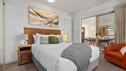 Cairns North Apartment | Lyra Lakes Resort Escape with Pool BBQ and Tennis Court