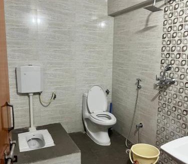 Varanasi Apartment | Madhuraj Villa Homestay