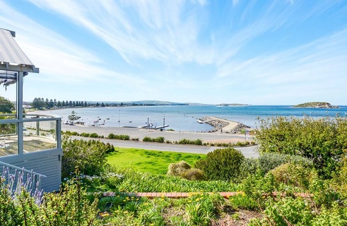 Encounter Bay House | Magnificent Views Over the Bay