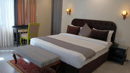 Lansdowne Hotel | Maheshwari international