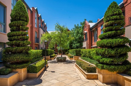 North Adelaide Apartment | Majestic Old Lion Apartments