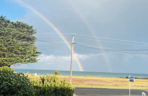 St Leonards Cottage | Majestic waterfront views BBQ fishing beach wineries