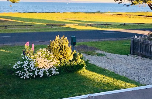 St Leonards Cottage | Majestic waterfront views BBQ fishing beach wineries