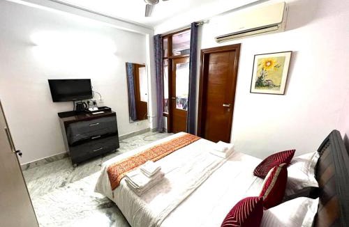 Chittaranjan House | Majickmoments - HomeStay, Chittaranjan Park, New Delhi