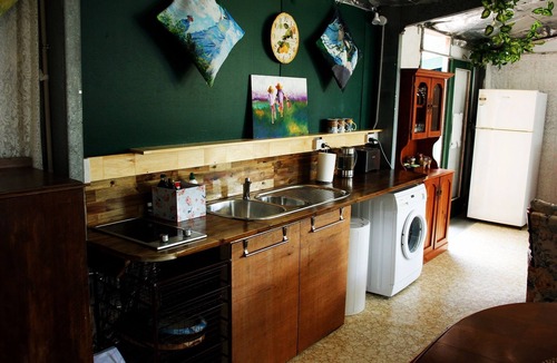 Maleny Apartment | Maleny Monet’s Studio