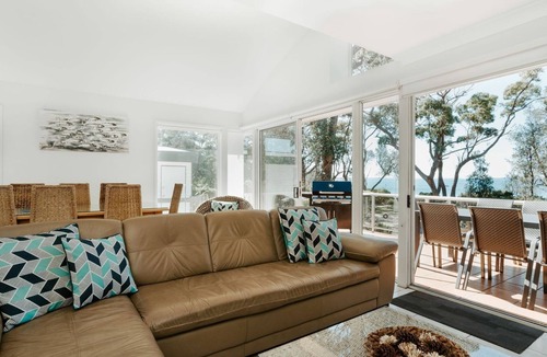 Vincentia House | Mana Magic by Book Jervis Bay - Beach Access on your Doorstep!
