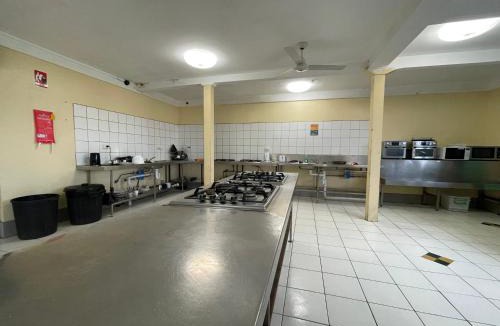 Bowen Hostel | Mangoes Backpacker Hostel & Farmstay