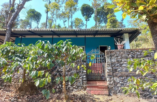 Mananthavady Cottage | Manikkal Bungalow Uphill Cottage Large