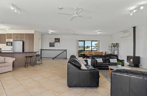 Aldinga Beach House | Mareblue Villa ~ Aldinga Beach - Panoramic views & perfect for the whole family