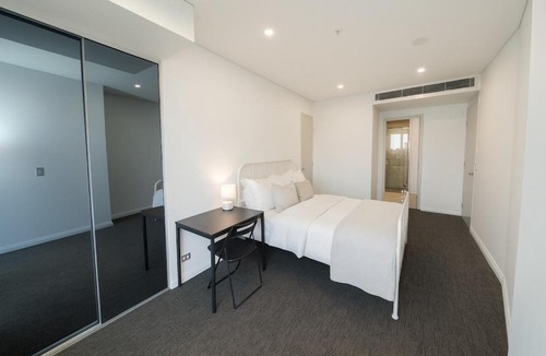 Eastgardens Apartment | Massive 2Bedroom Apt with Golf and city views