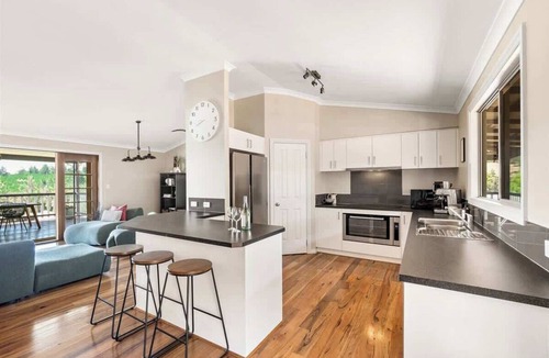 Nannup Cottage | Meeukany—Hilltop Stunner in the Heart of Nannup