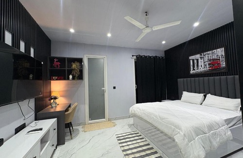 Sector 39 Apartment | Meraki Suites 1BHK Near Medanta Hospital