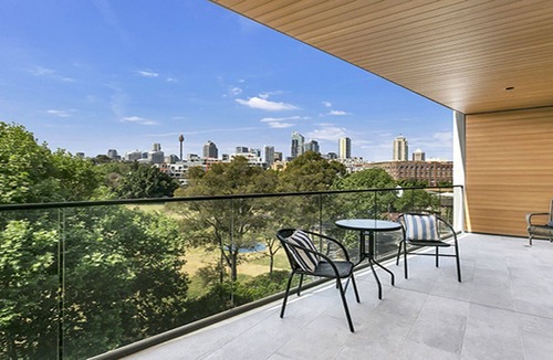 Glebe Apartment | MEZZO - Sophisticated Modern Apartment, Park & City Views