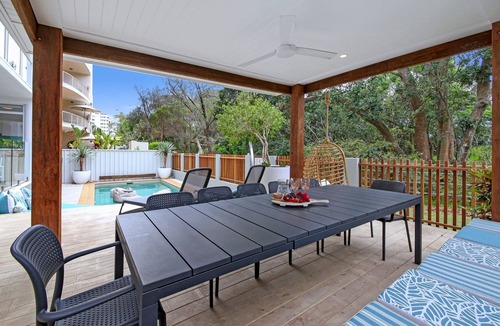 Cootharaba Apartment | Middle Floor Luxury Beachfront