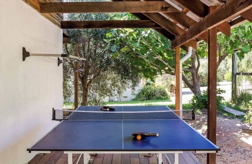 Eagle Bay House | Mika Cabin—Breezy Family Haven, Easy Walk to Beach