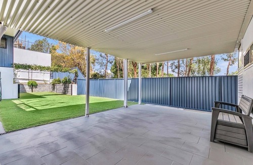 Milton House | Milton Brisbane Gem Walk to Suncorp Stadium Cafes 5 Min drive to Gabba Stadium