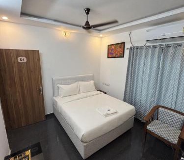 Alwaye Hotel | MIRACLE Inn
