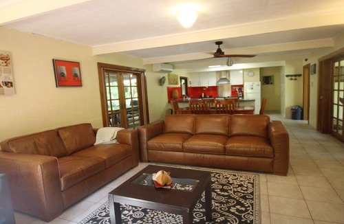 Horseshoe Bay House | Moana Cottage, stroll to Horseshoe Bay beachfront
