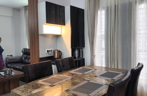 JP Nagar Apartment | Modern 2 Bed Apartment near Bannergatta Road. 5 minutes to Apollo Hospital