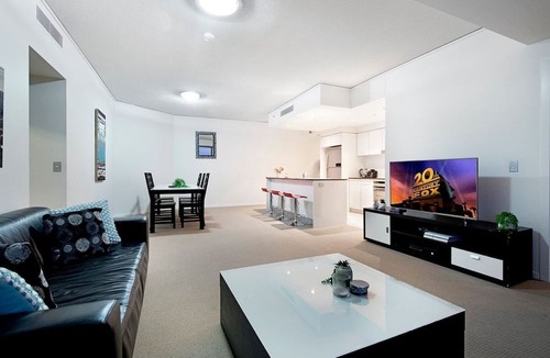 Broadbeach Apartment | Modern 2 Bedroom Apartment in Sierra Grand - CoastHM