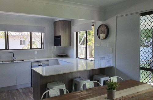 Rainbow Beach House | Modern 2 storey family beach house, great location