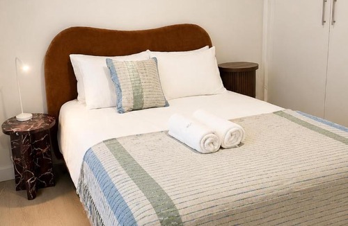 Box Hill House | Modern 2BR House with Parking in Box Hill
