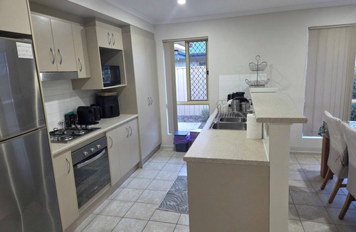 Munno Para House | Modern 4BR, 2 Bathroom Family House for your Stayz