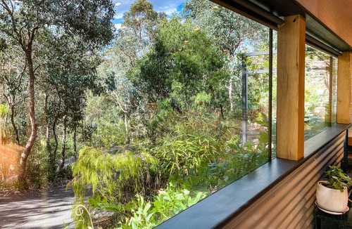 North Warrandyte Apartment | Modern, Calm, in the Treetops