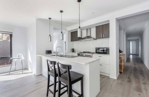 Avondale Heights House | Modern Comfort in Avondale Heights Family Home