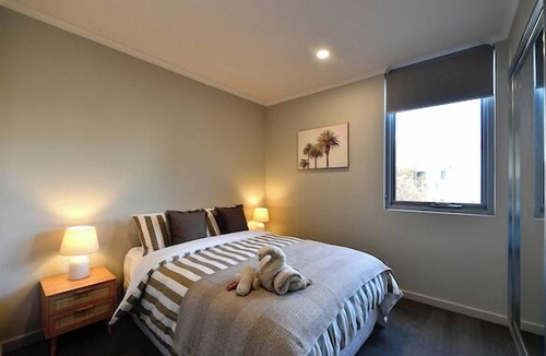 Rockingham Apartment | Modern & Convenience meets Capri on Flinders