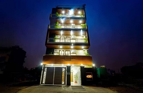 Gurugram Apartment | Modern cyber retreat with Gym