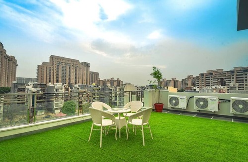 Gurugram Apartment | Modern cyber retreat with Gym