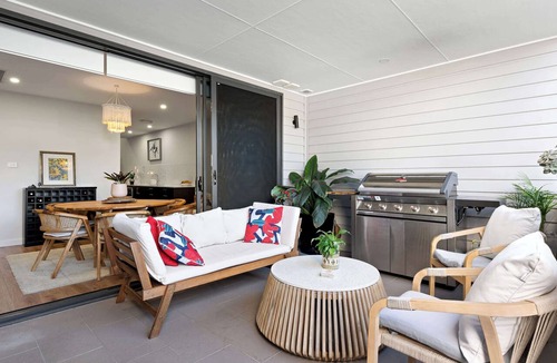 Whitebridge House | Modern Fernleigh Track Home - Walk to Shops and Cafes