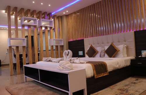Nilagiri Hotel | MODERN HOTEL AND RESTAURANT