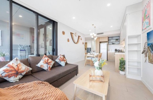 North Ryde Apartment | Modern North Ryde Apt | Walk to Metro