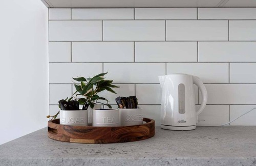 Hillcrest Apartment | Modern Studio Near Burnie | Cozy & Bright