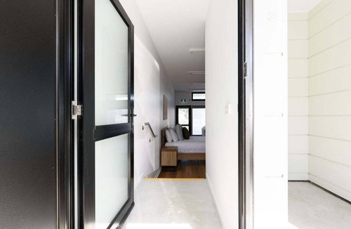 Hillcrest Apartment | Modern Studio Near Burnie | Cozy & Bright