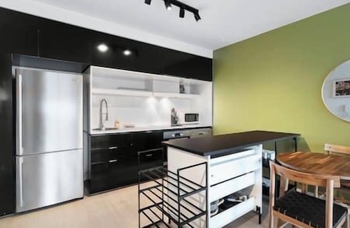 Bowen Hills Apartment | Modern & Stylish Apt w/Large Balcony & Parking!
